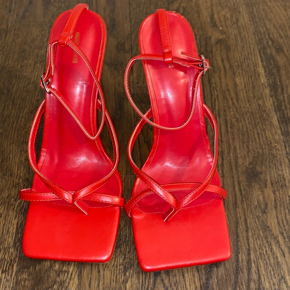 Sexy And Hot! Red PrettyLittleThing Red Strappy Sandals! Perfect For Summer! US9